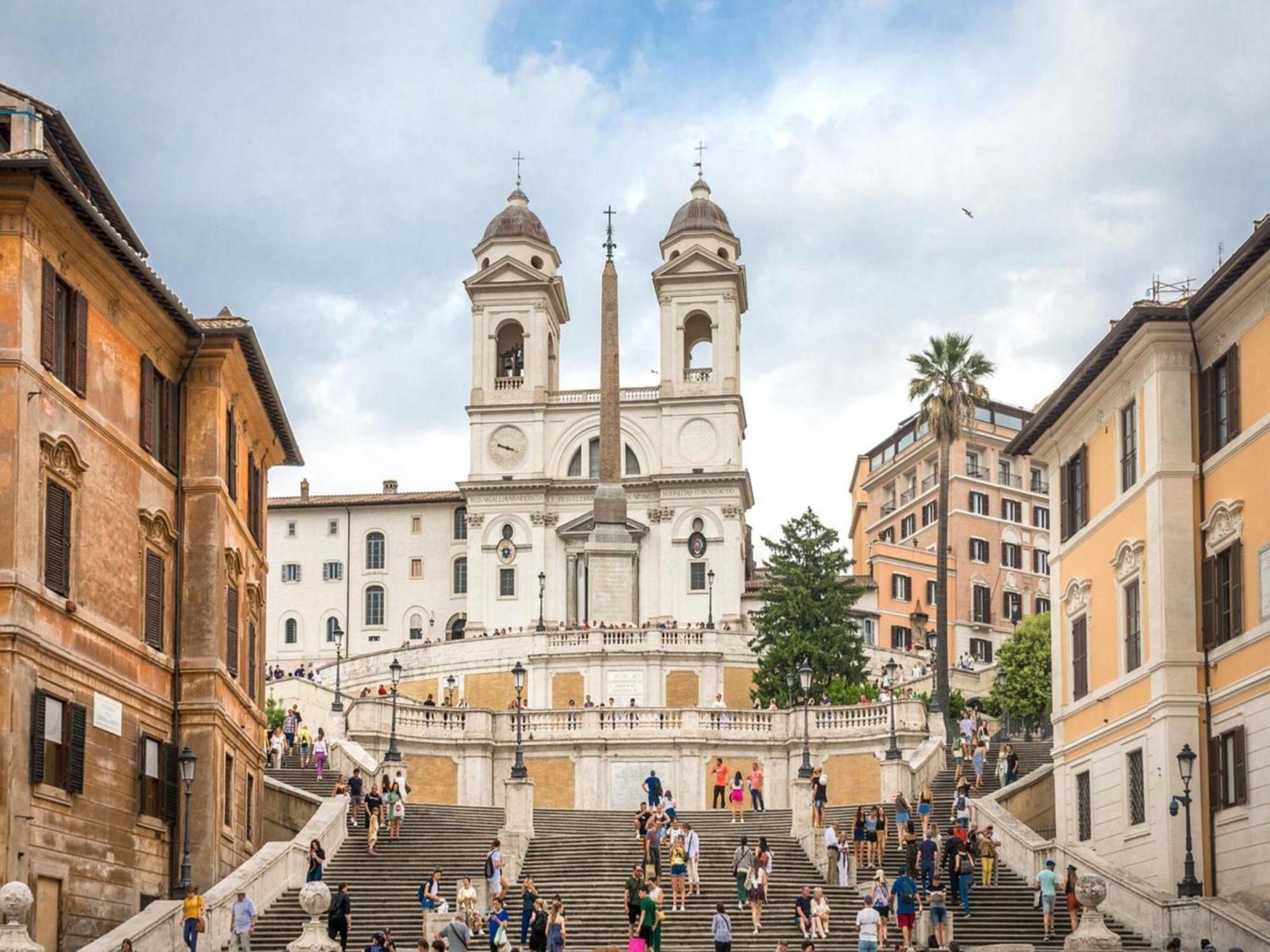 Casa vacanze With 4 And Garden, Cleaning Included Roma